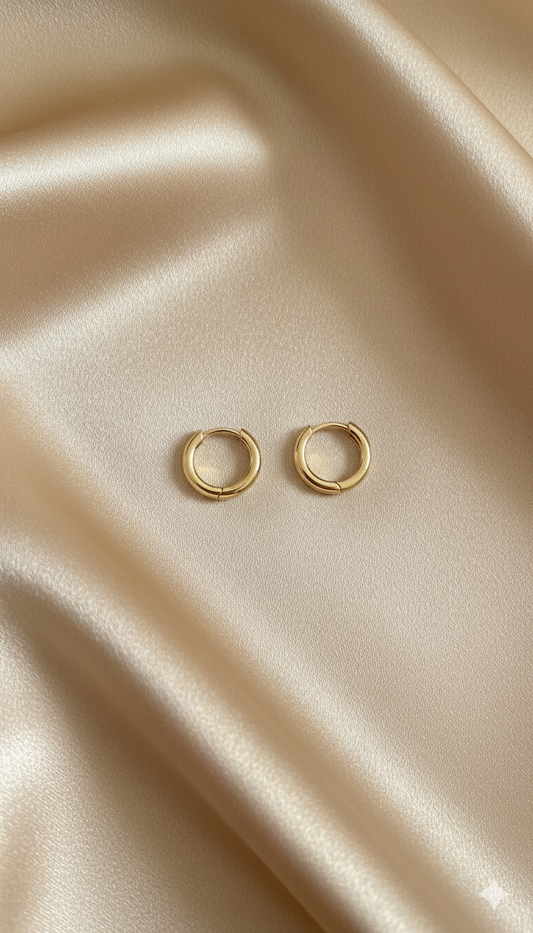 Boucles d'oreilles créoles lisses et minimalistes